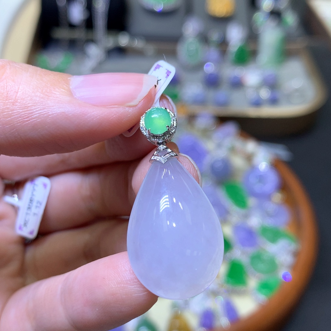 【闪购商品】翡翠颈饰18K金镶嵌翡翠吊坠项链