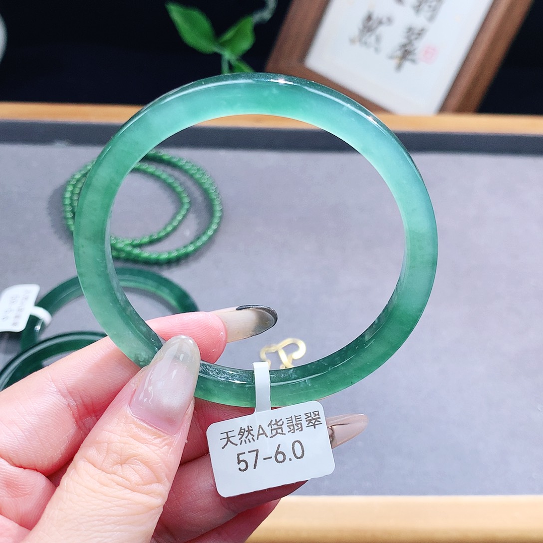 翡翠手镯（圆镯）未镶嵌