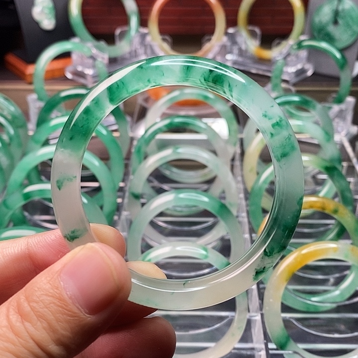 石英质玉手镯未镶嵌