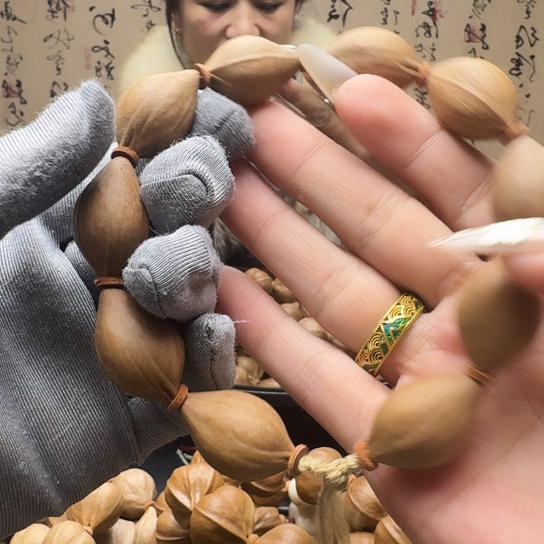 平***。橄榄核手串德庆王