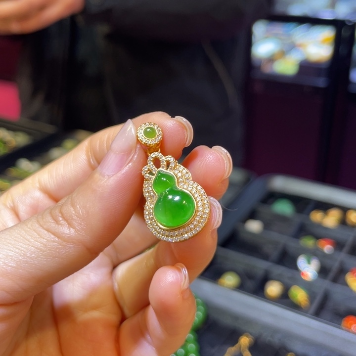 蘑***内和田玉银S925镶嵌颈饰