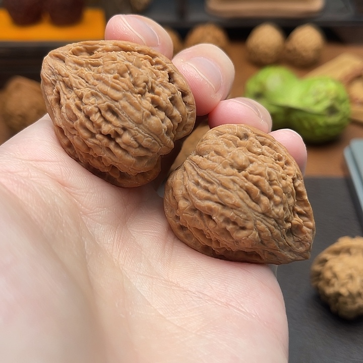 文玩核桃吊坠坐佛36全品树头