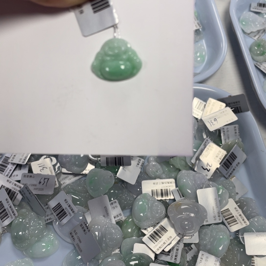 翡翠颈饰未镶嵌佛公