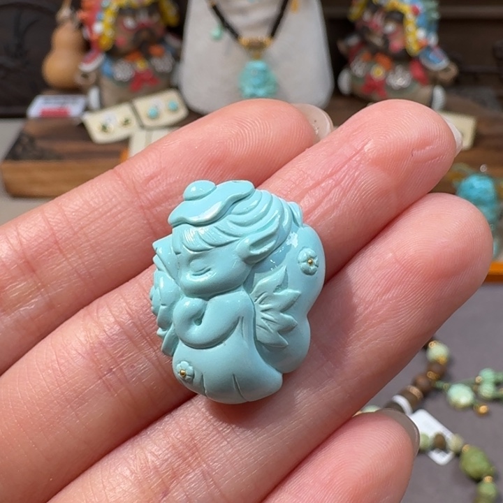 绿松石未镶嵌蝴蝶女孩儿雕刻件