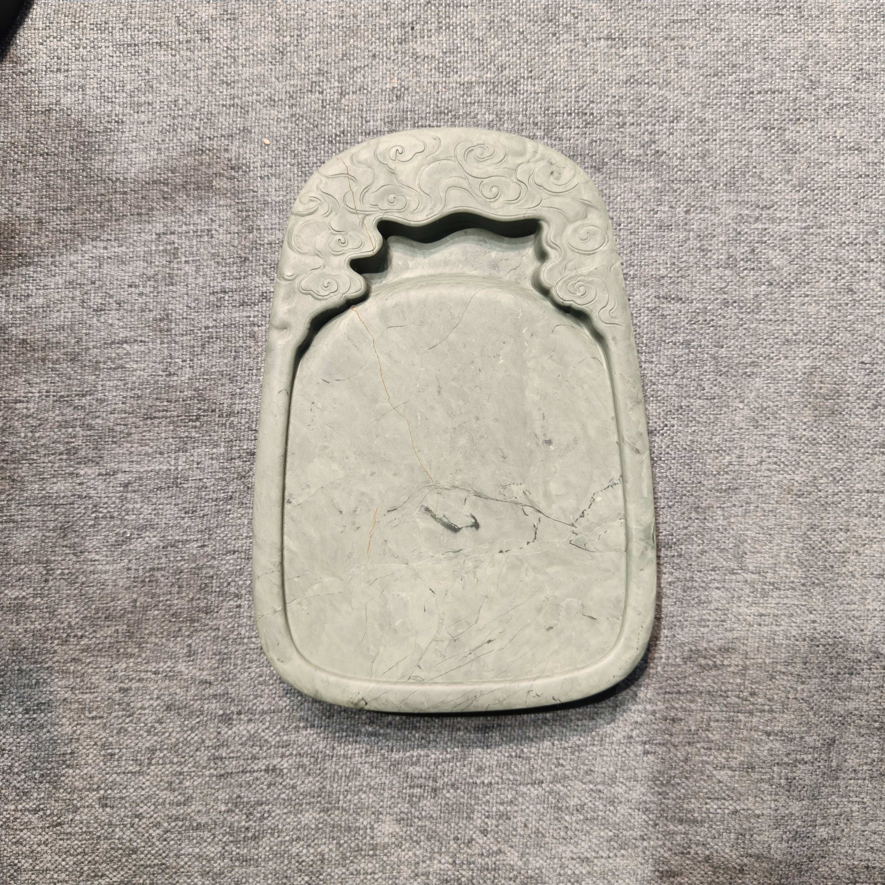 老坑洮砚，喇嘛崖老坑鸭头绿祥云圆门字砚，尺寸15*10.3*2厘米