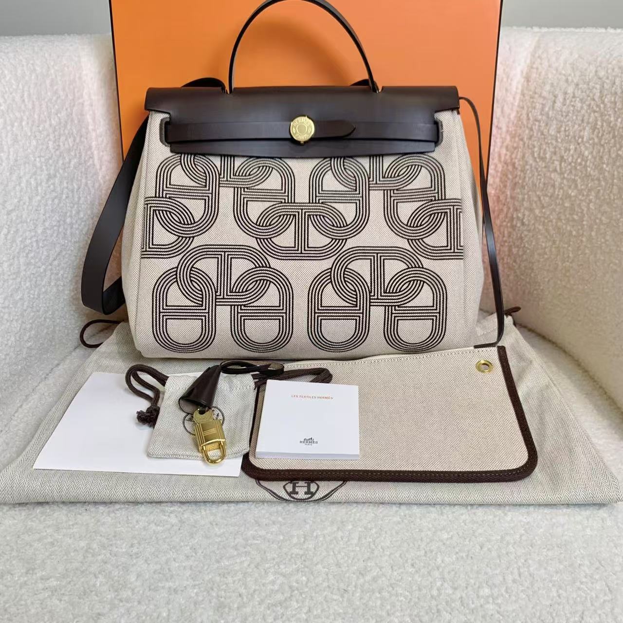 99新 Hermes/爱马仕 壹臻/金扣赛道herbag31斜挎包/63832658