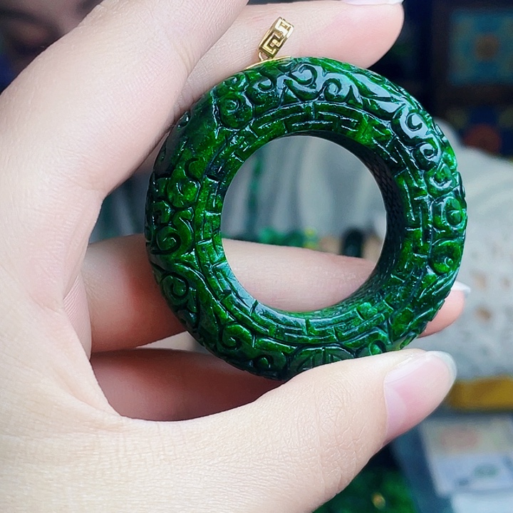 翡翠18K金镶嵌颈饰多样性