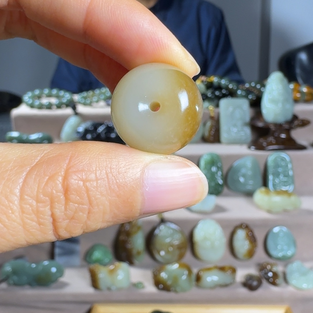 和田玉（糖玉）颈饰未镶嵌