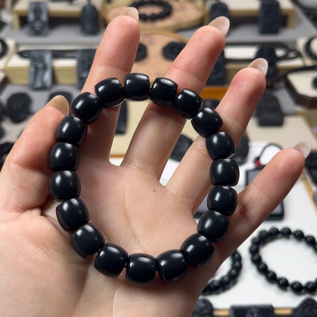 和田玉（墨玉）未镶嵌颈饰卡12直切体验