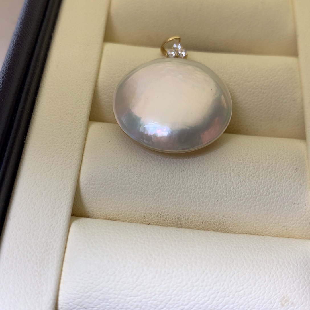 拼合珍珠（马贝珠）18K金镶嵌吊坠(不含链)