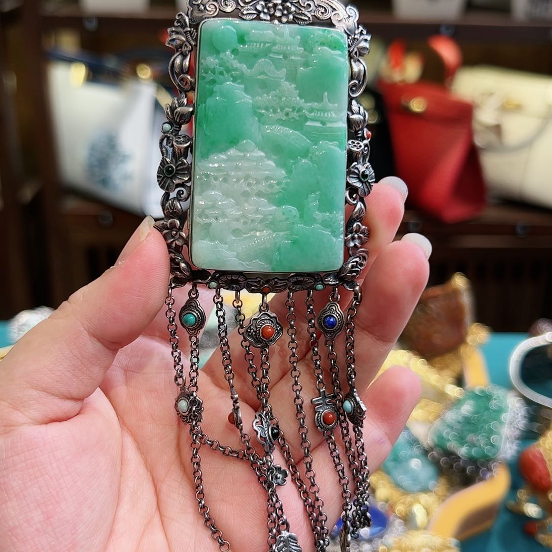 翡翠颈饰未镶嵌古风