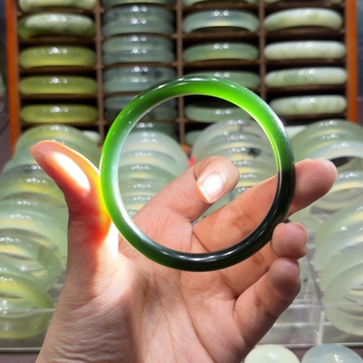 未镶嵌岫玉手镯天然