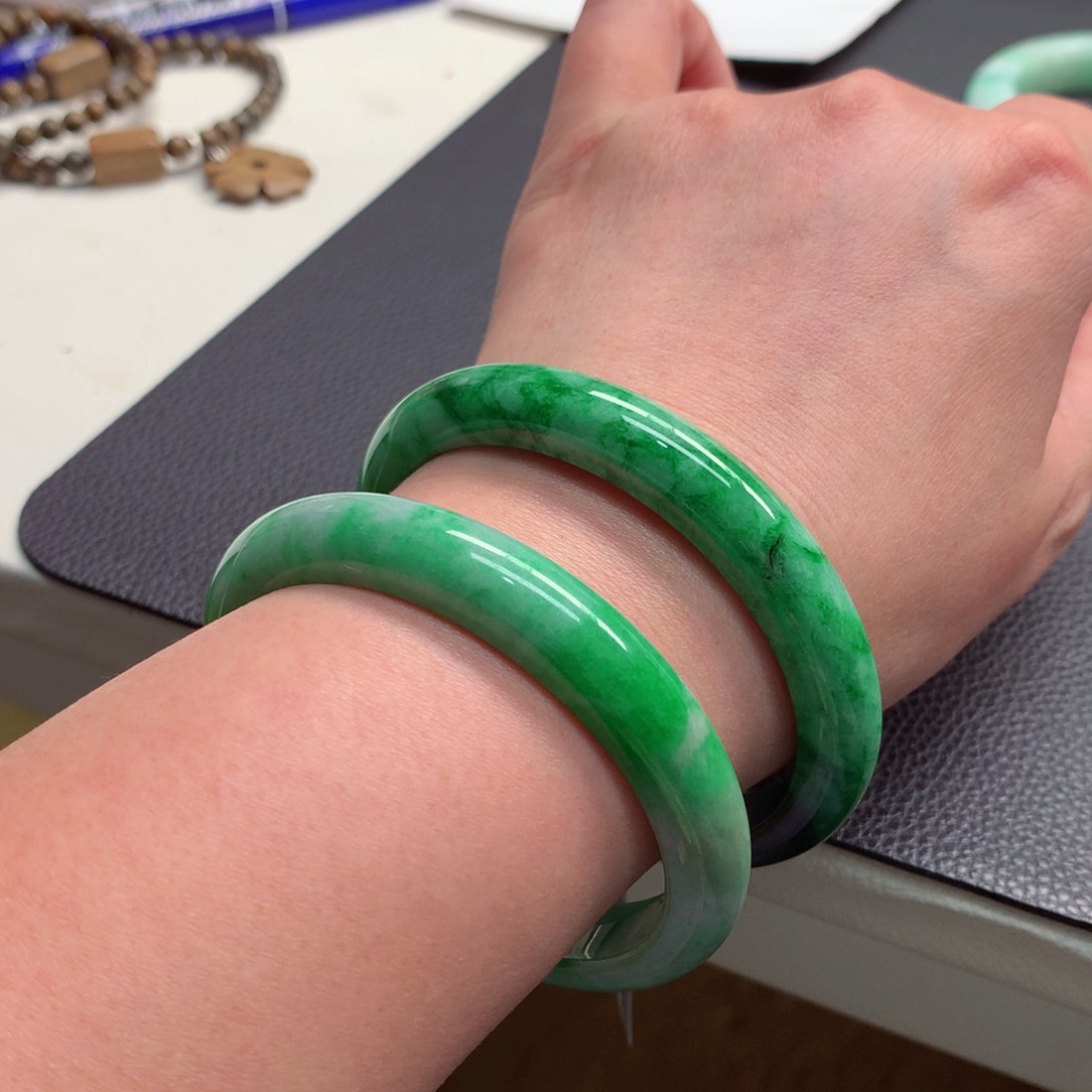 翡翠手镯未镶嵌缅甸