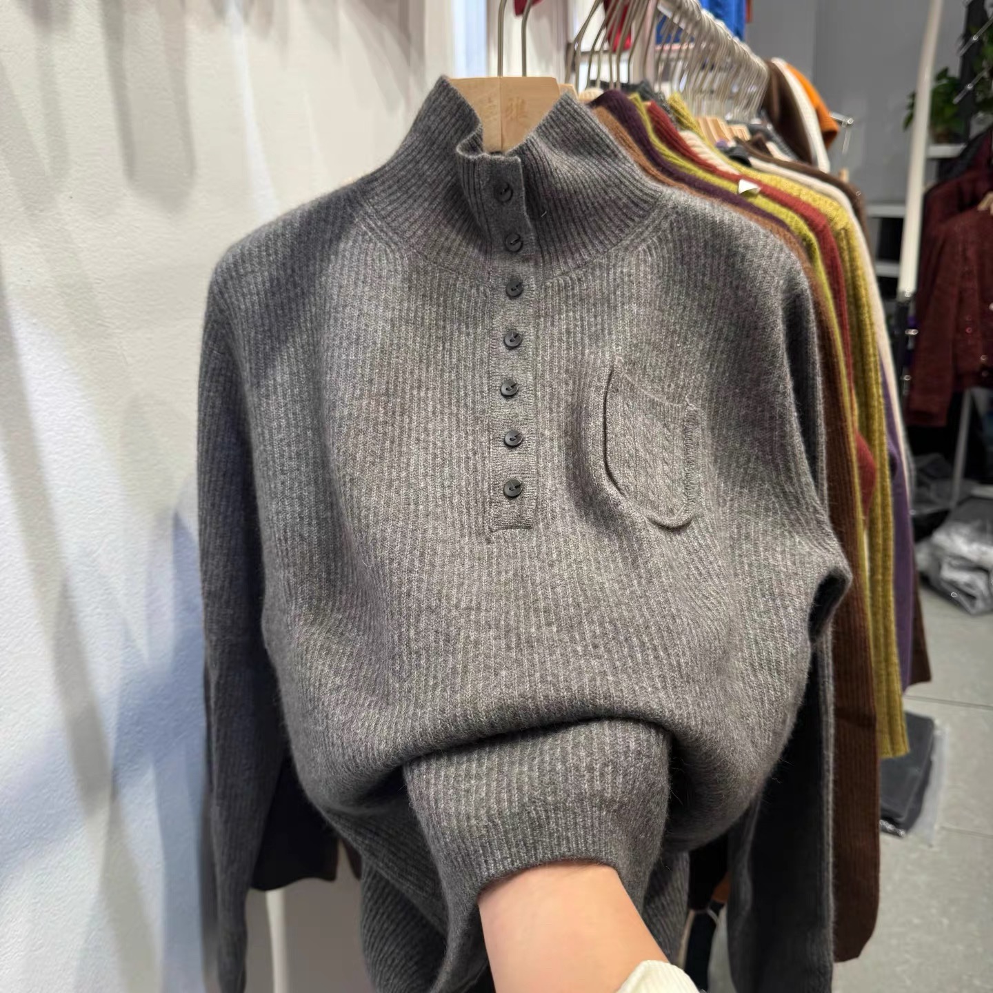 2025秋冬季新款韩版加厚半高领纽扣宽松长袖针织衫套头毛衣女