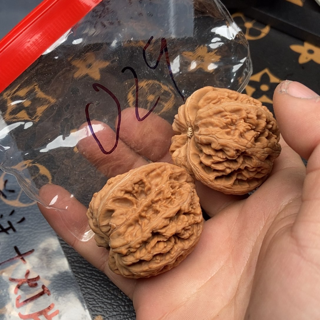 文玩核桃吊坠粗筋