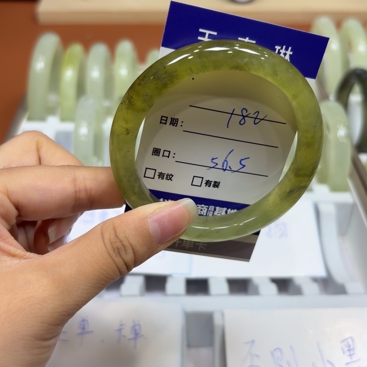 未镶嵌岫玉手镯天然