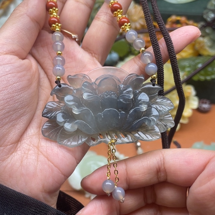 蛇纹石玉吊坠合金