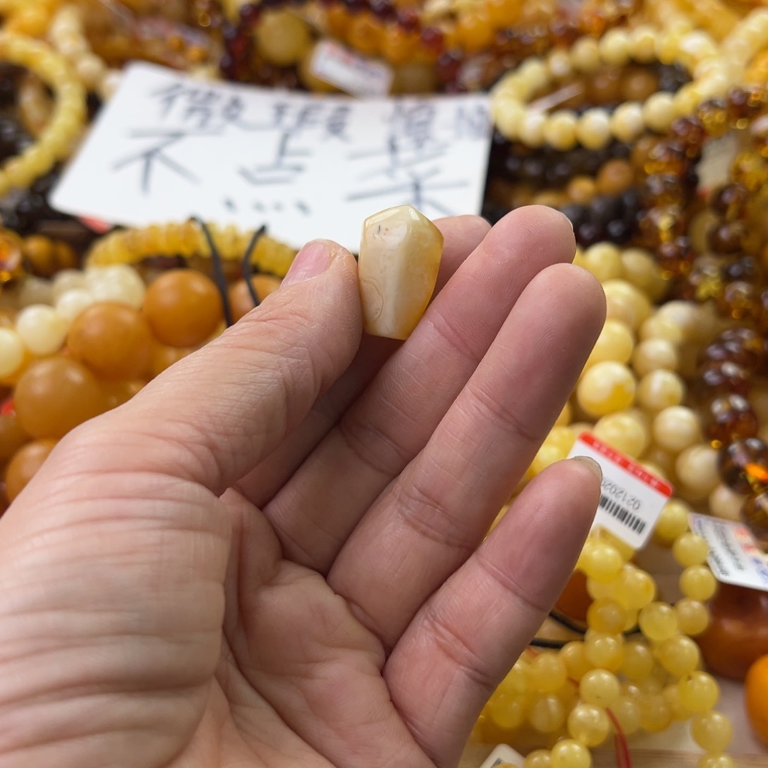 琥珀珠宝奇石未镶嵌