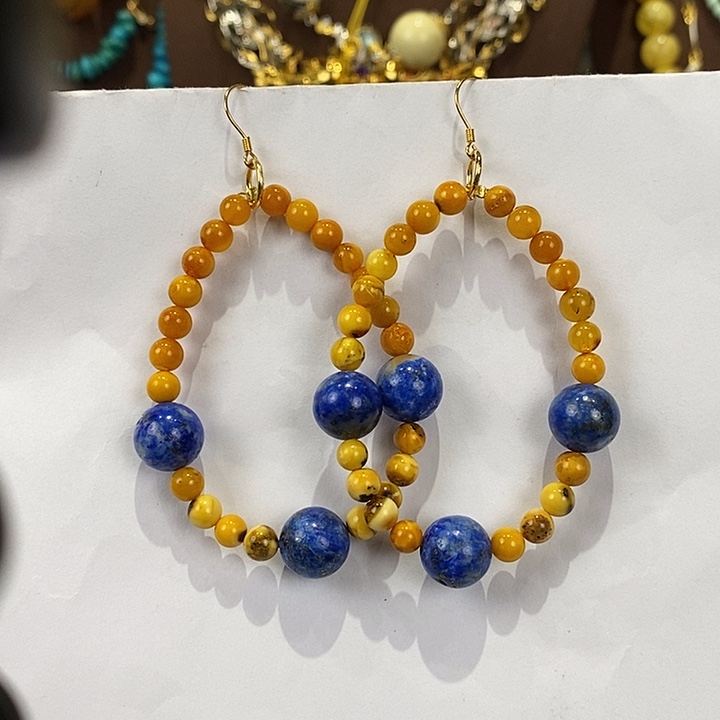 琥珀未镶嵌颈饰多人