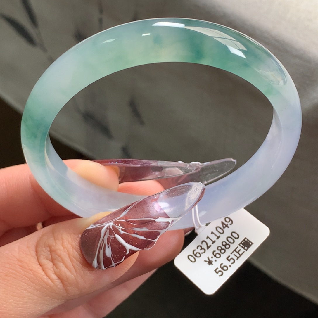 翡翠手镯未镶嵌高冰飘花手镯