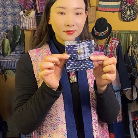 织绣手工制作耳机包