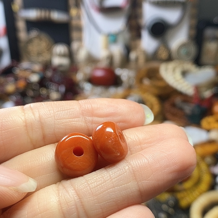 藏区甘南红配珠一对