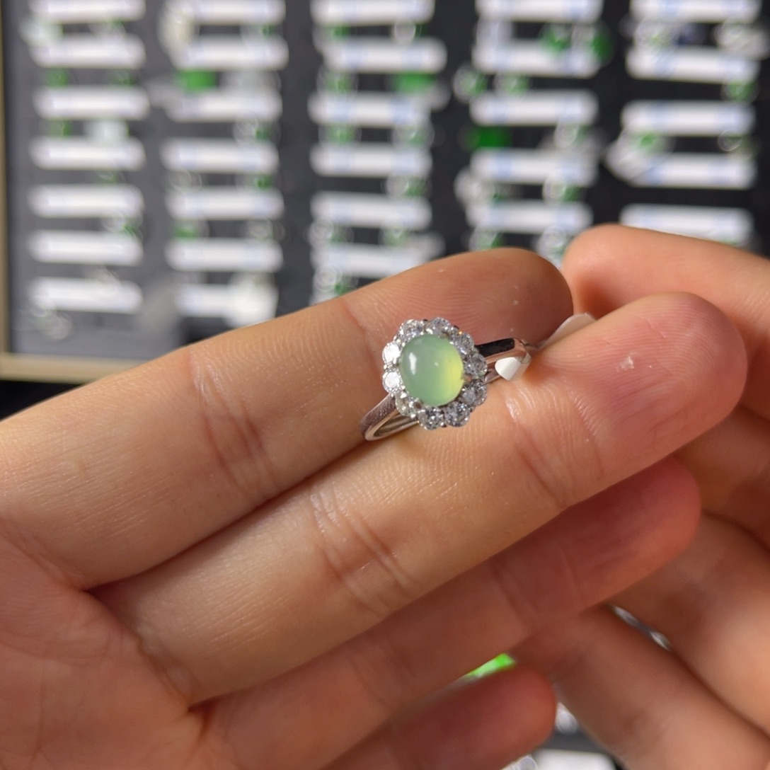 翡翠戒指银S925镶嵌翡翠戒指