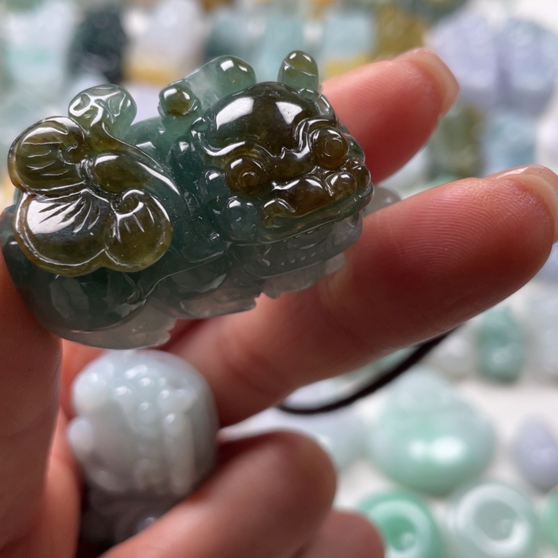 翡翠吊坠(赠链)未镶嵌