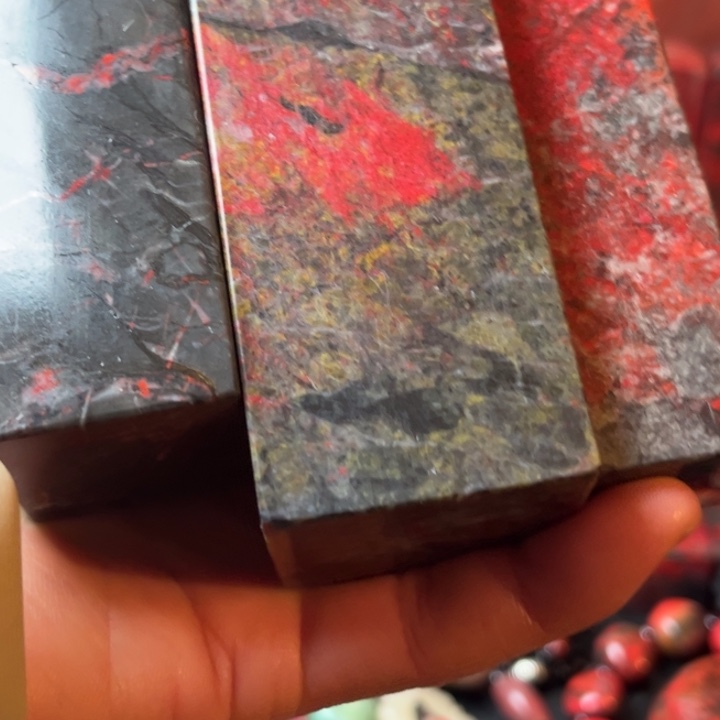 天***路鸡血石鸡血石刚玉鸡血