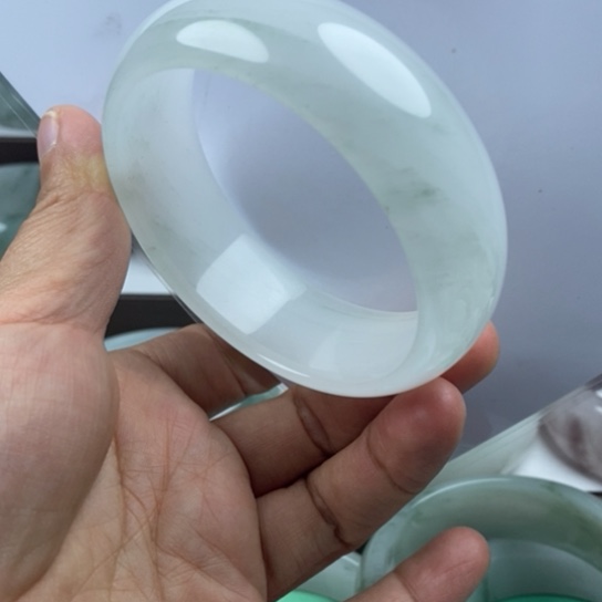 毅***润石英质玉（金丝玉）未镶嵌手镯