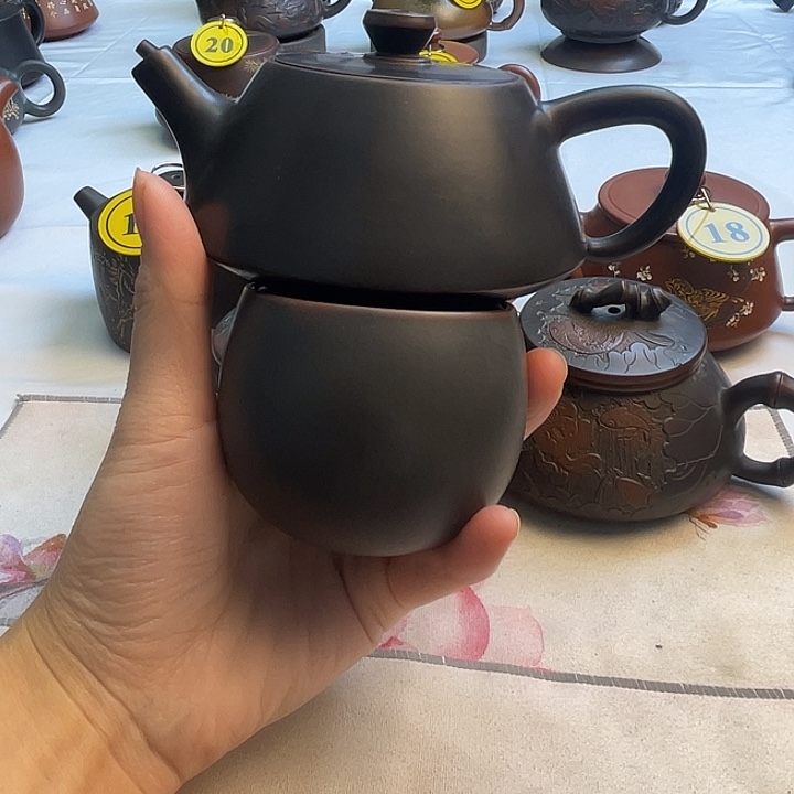 韦*韦广西钦州坭兴陶茶壶