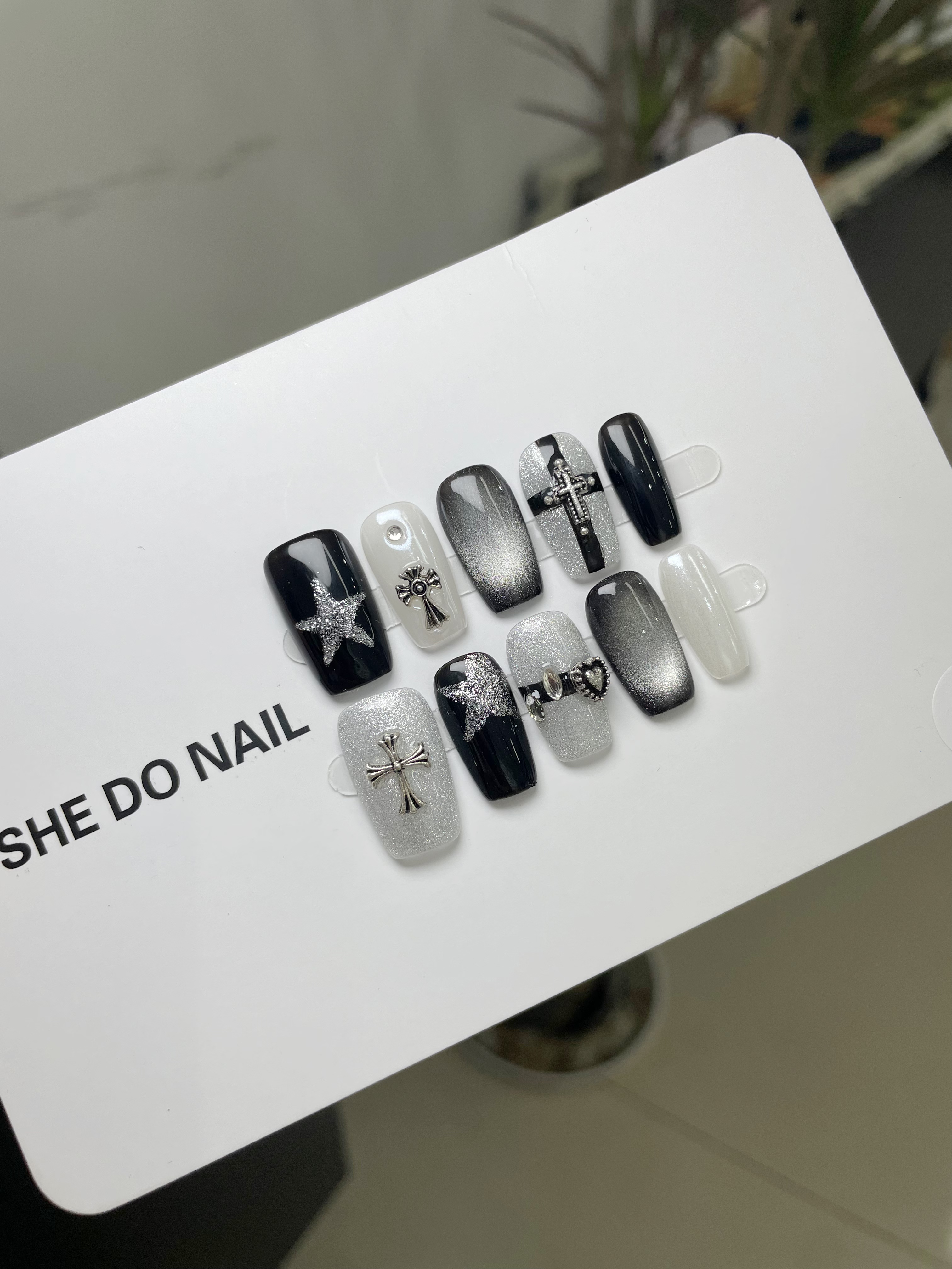 SHEDONail“克罗心”轻奢高级小众穿戴黑色猫眼设计百搭美甲