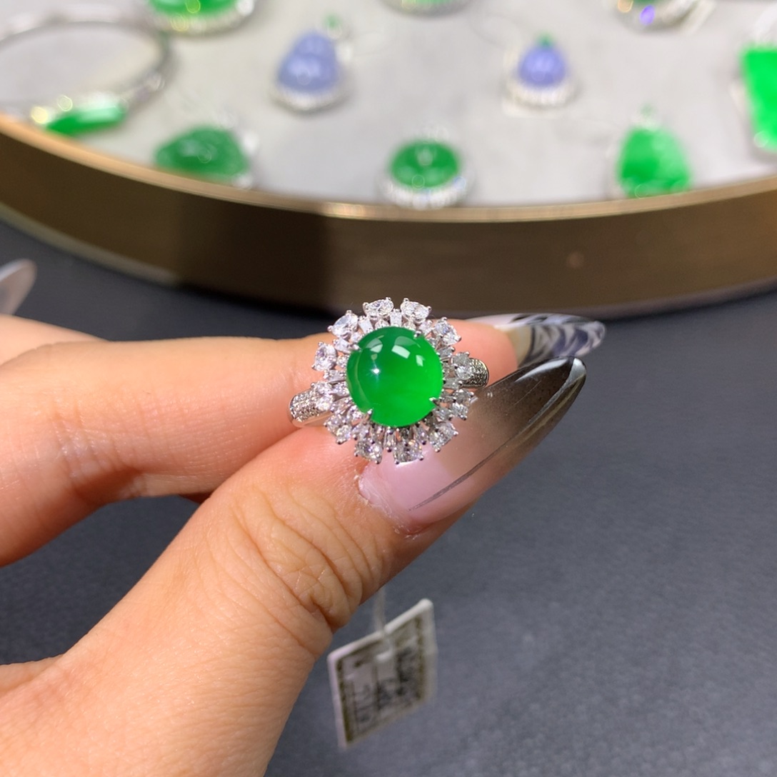 翡翠戒指18K金镶嵌翡翠