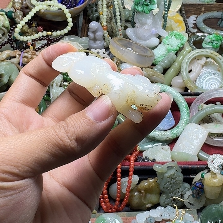 南***钟和田玉未镶嵌挂件