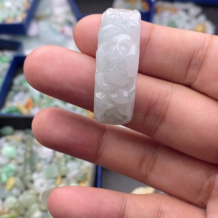 菊***香翡翠未镶嵌吊坠(不含链)