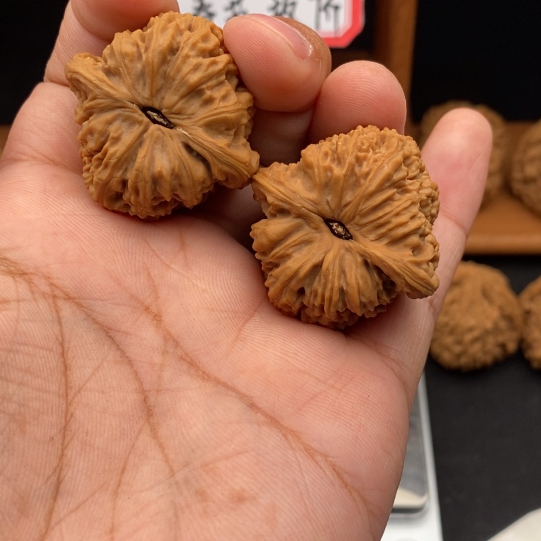 文玩核桃吊坠"****"好运南将石文玩核桃