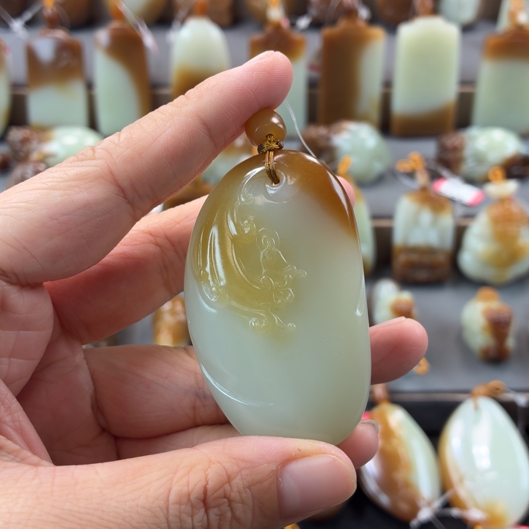 和田玉未镶嵌颈饰