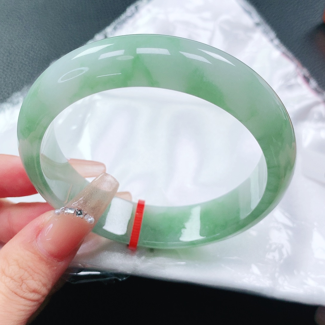 翡翠手镯未镶嵌59圈