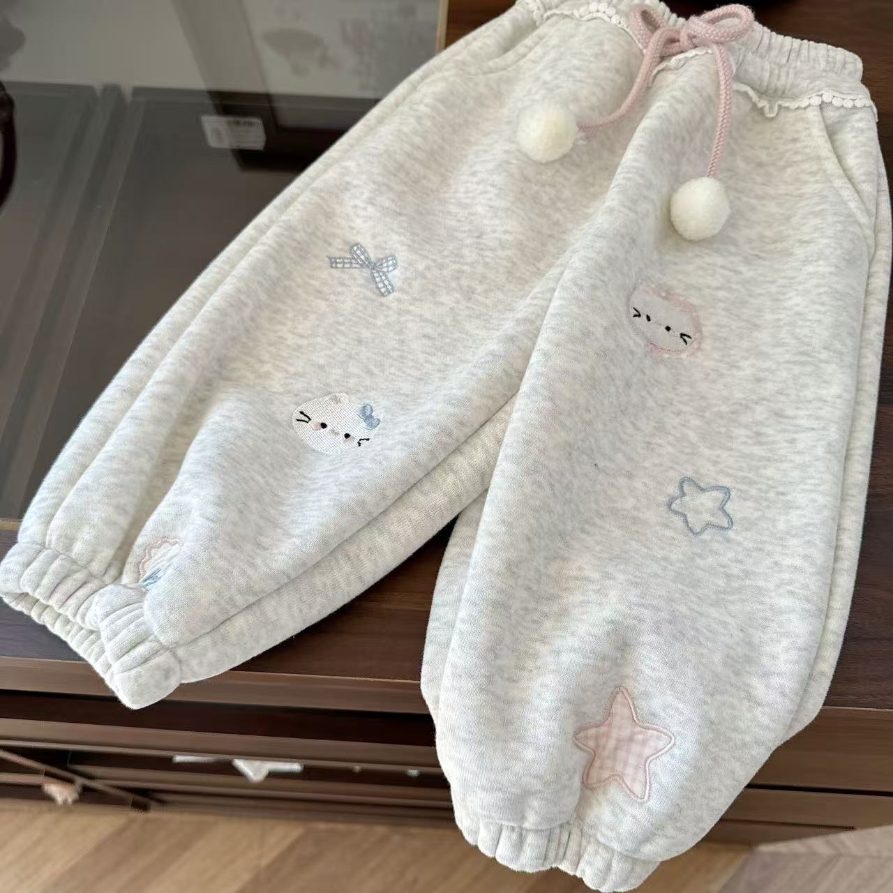 25新款可爱猫咪加绒灯笼裤软萌刺绣毛球冬季加绒加厚裤子女宝宝