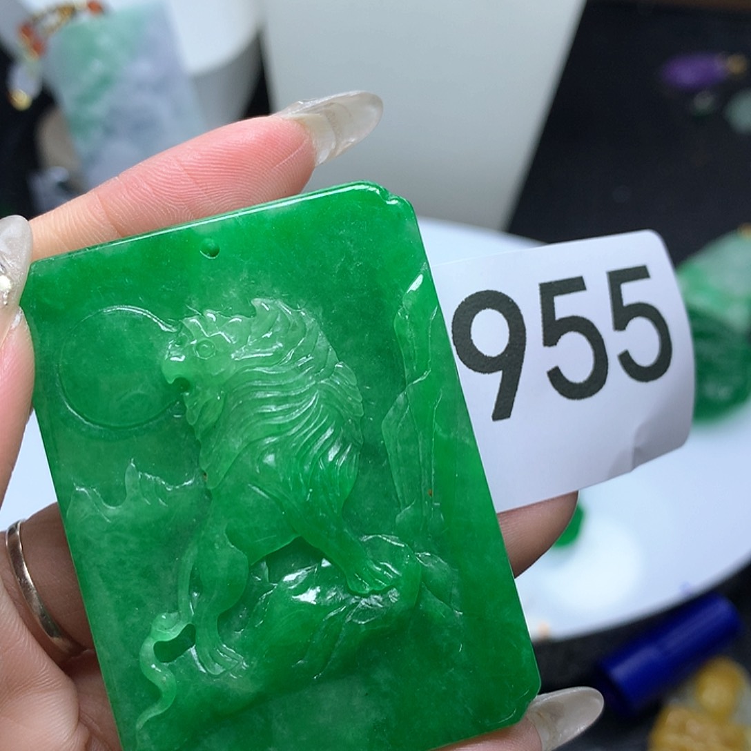 翡翠吊坠(赠链)未镶嵌