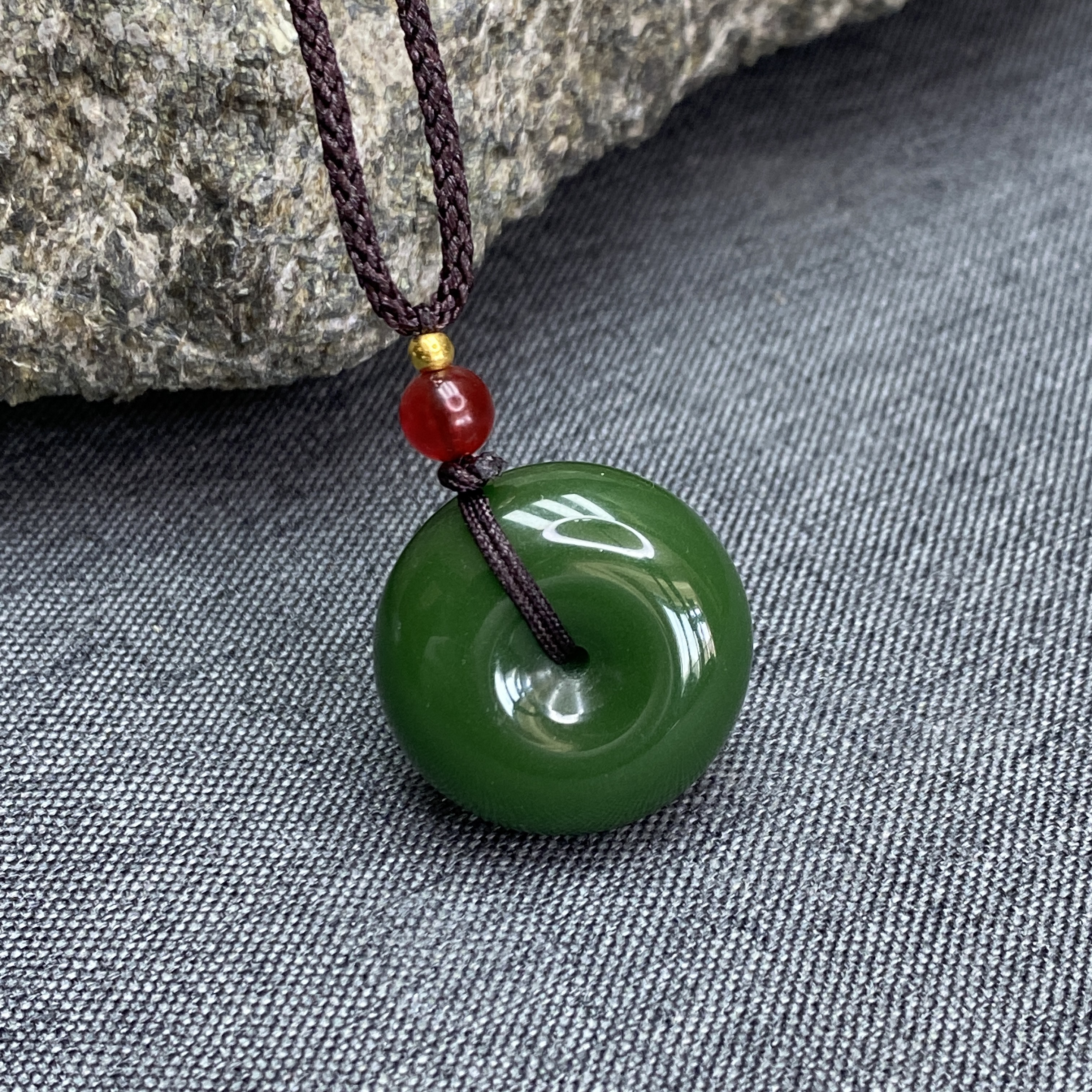 天然和田玉新疆料玛纳斯腊阳绿平安扣吊坠X007