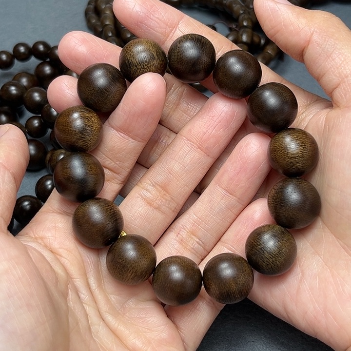 沉香手串白棋玉化