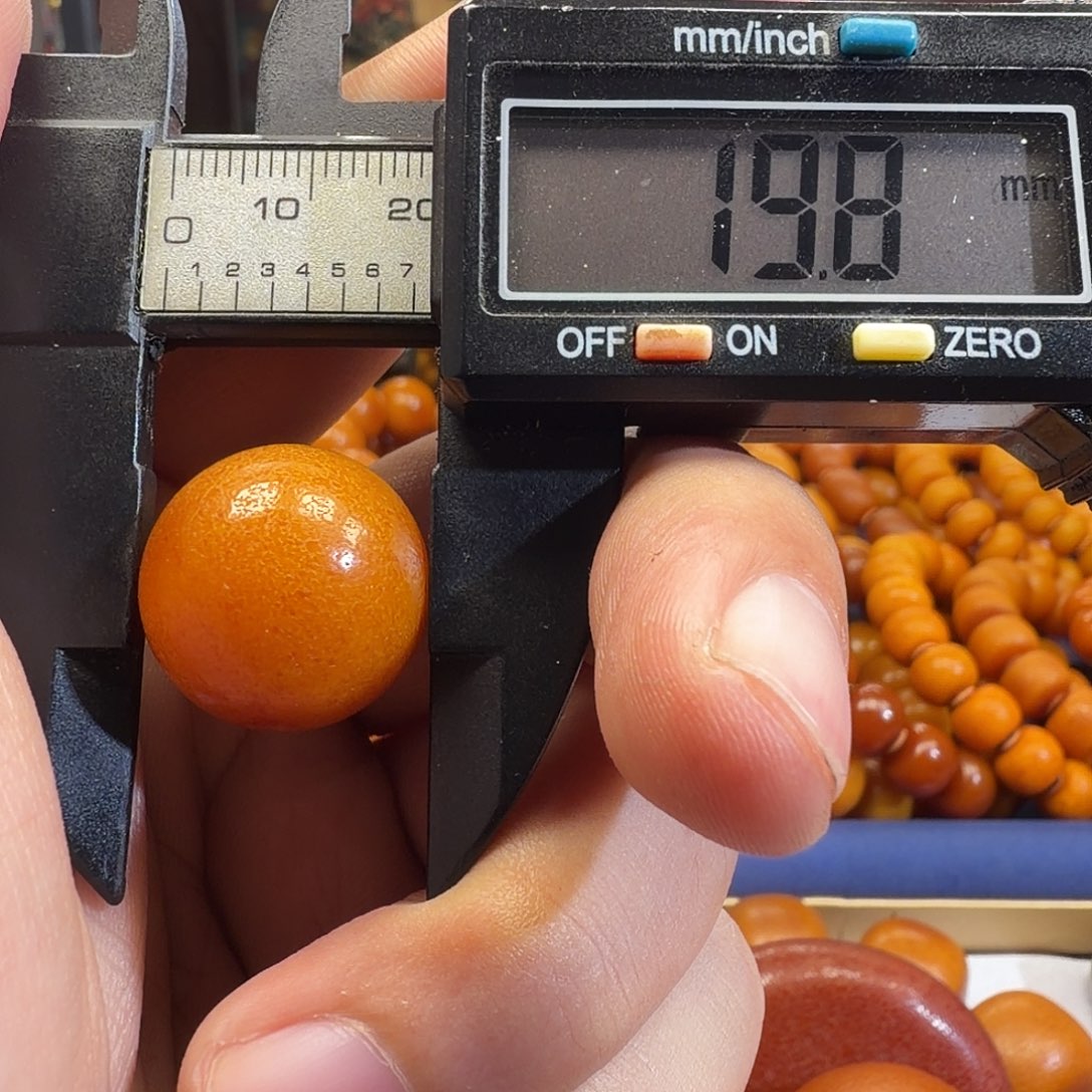 蜜蜡未镶嵌珠宝奇石