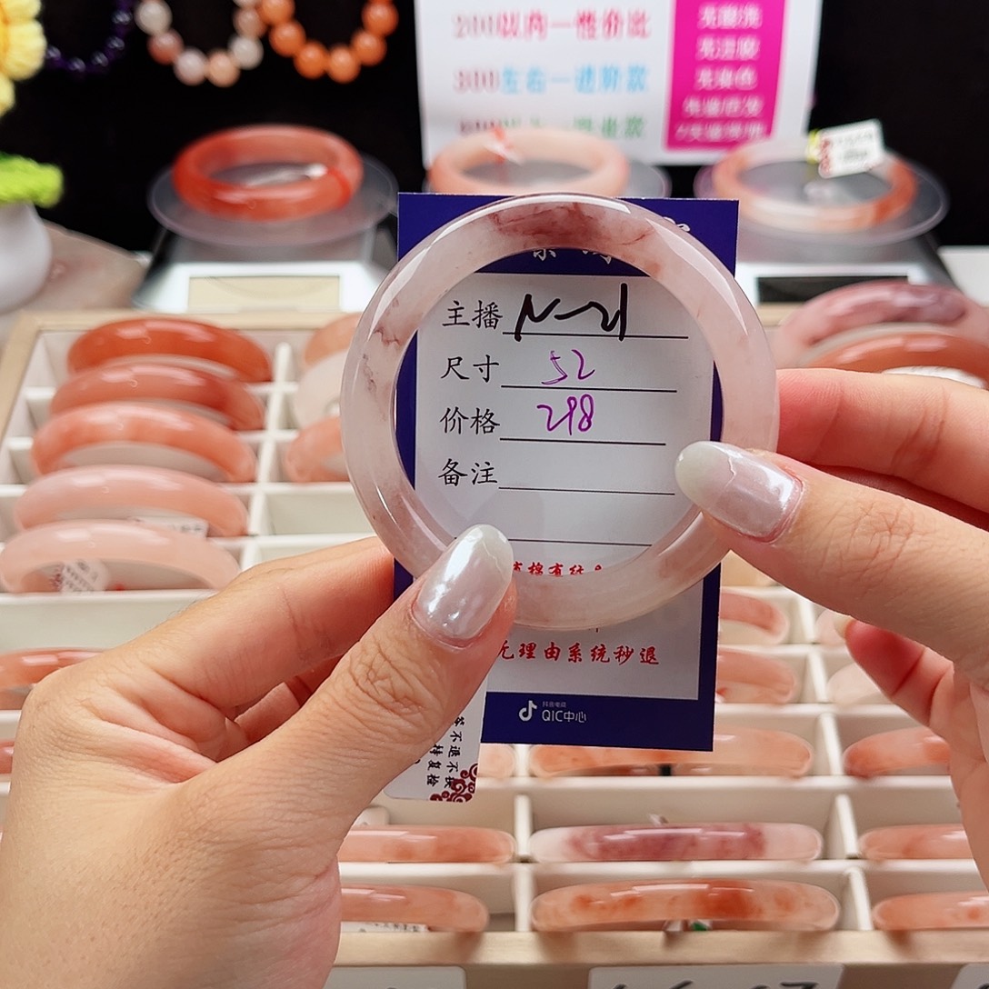 琉***丶未镶嵌手镯石英质玉