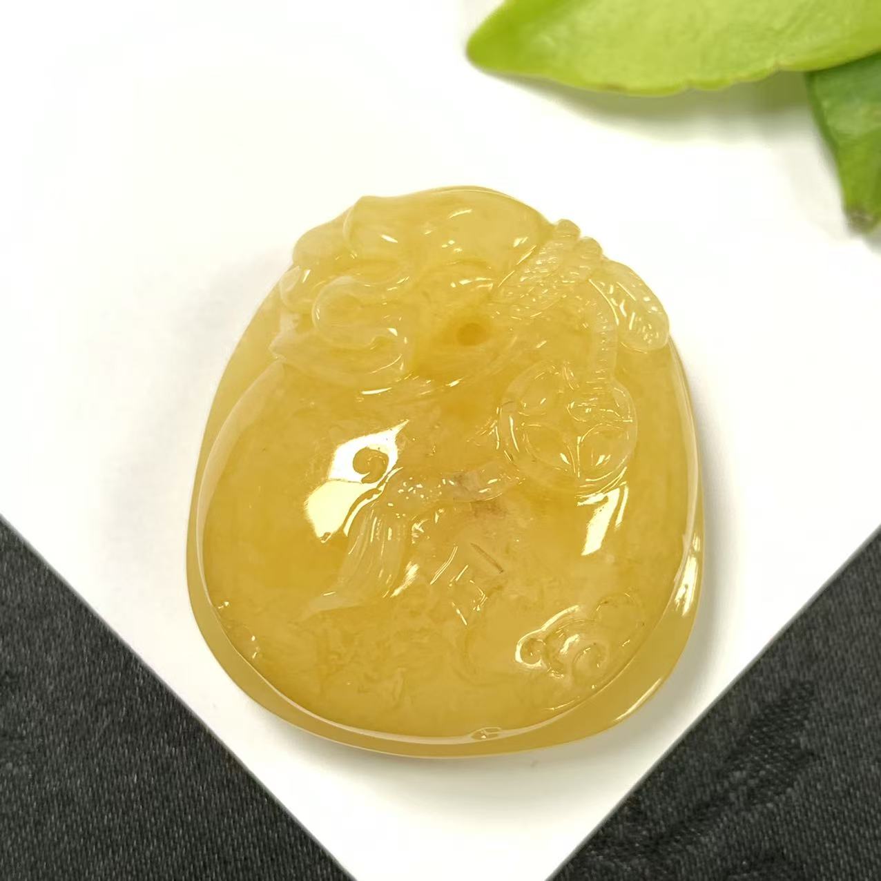 「戴琴珠宝」Q1515-蜜蜡雕刻件吊坠（多样性发其一）