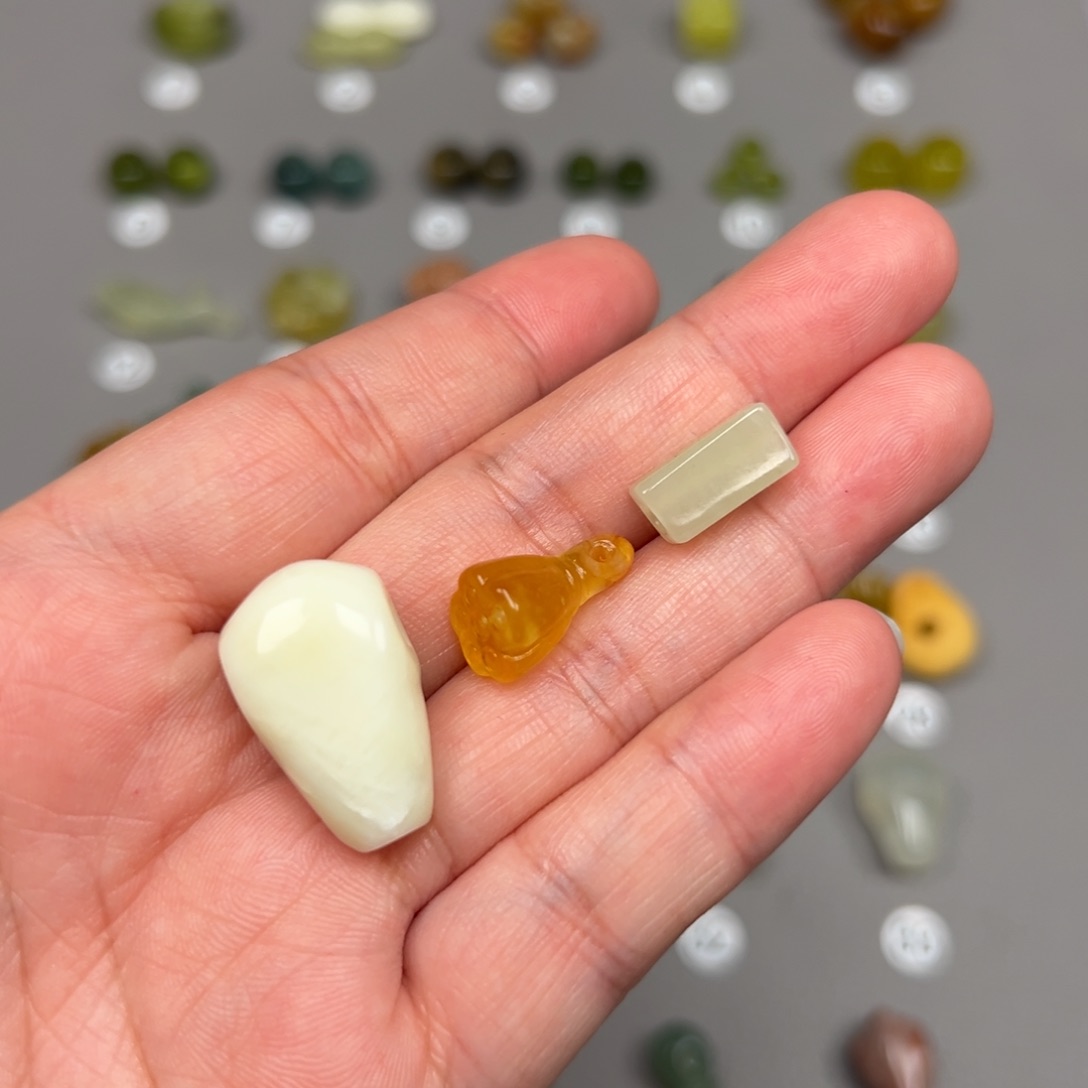 未镶嵌蛇纹石玉颈饰微瑕不退不换