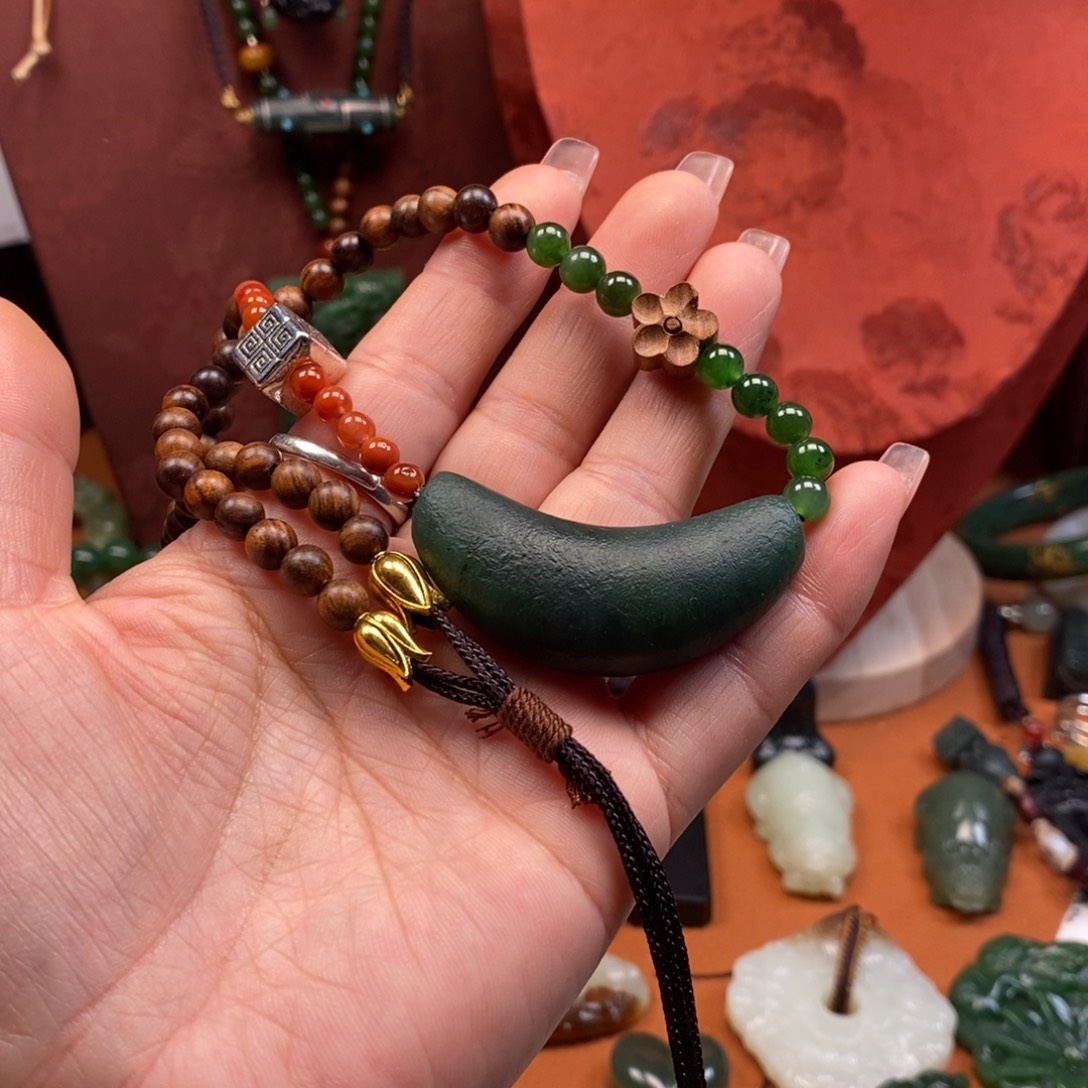 和田玉未镶嵌颈饰