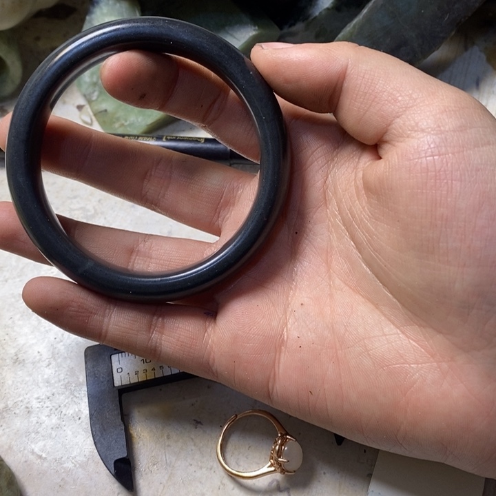 透闪石质玉珠宝半成品未镶嵌