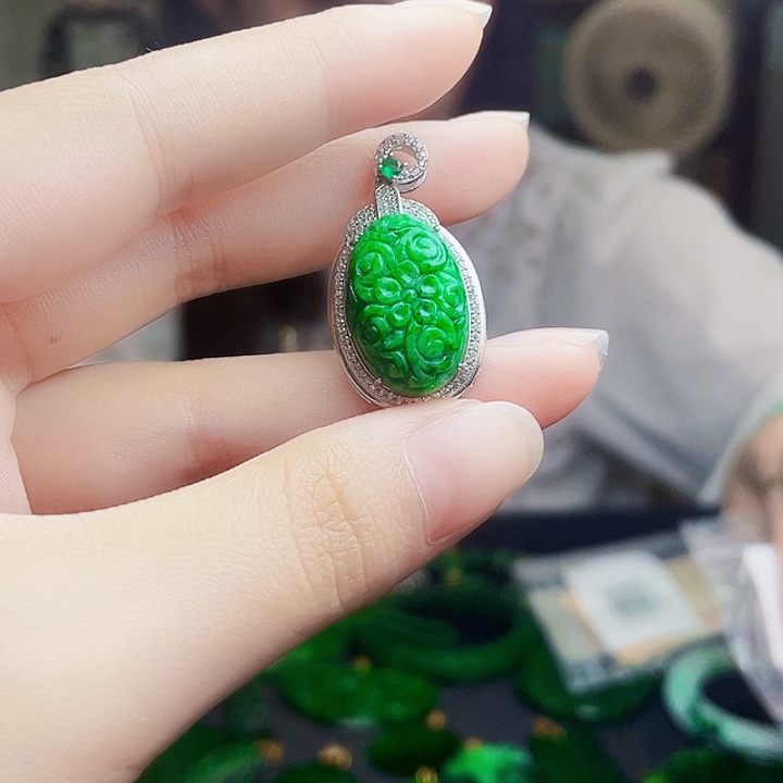 颈饰银S925镶嵌翡翠多样性