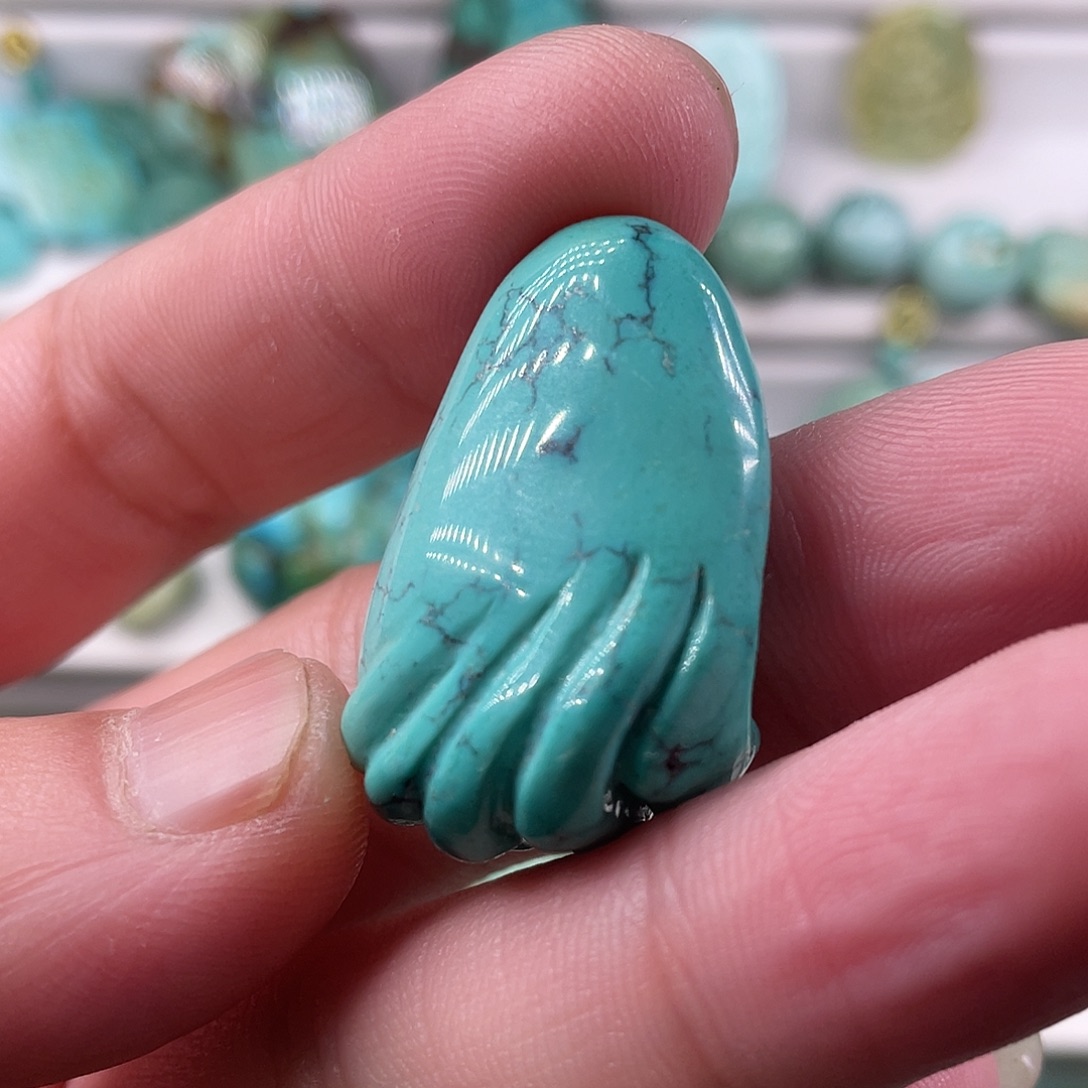 绿松石未镶嵌颈饰